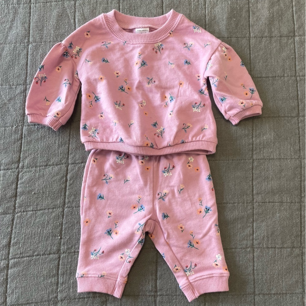 Carters NB matching set NWOT​​​​​​​
